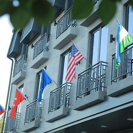 Human Hotel Tashkent Esterno foto
