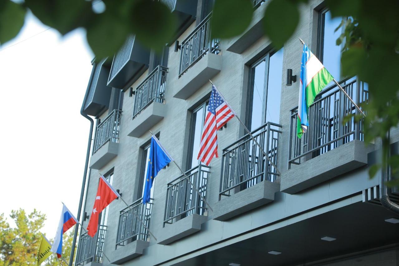 Human Hotel Tashkent Esterno foto