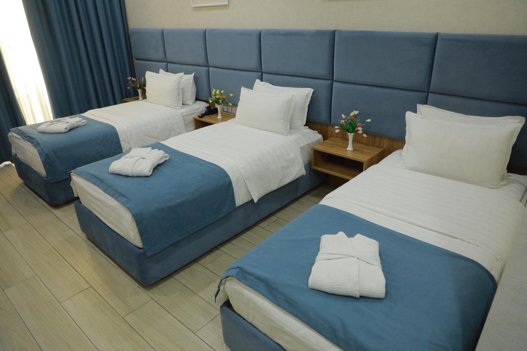 Human Hotel Tashkent Esterno foto