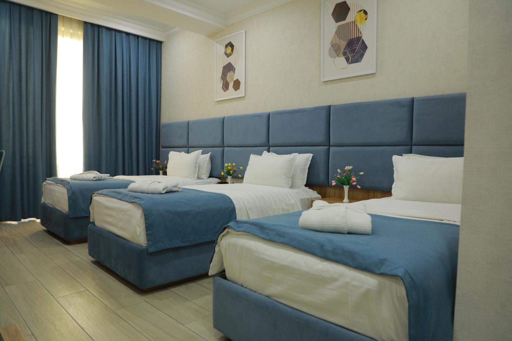 Human Hotel Tashkent Esterno foto