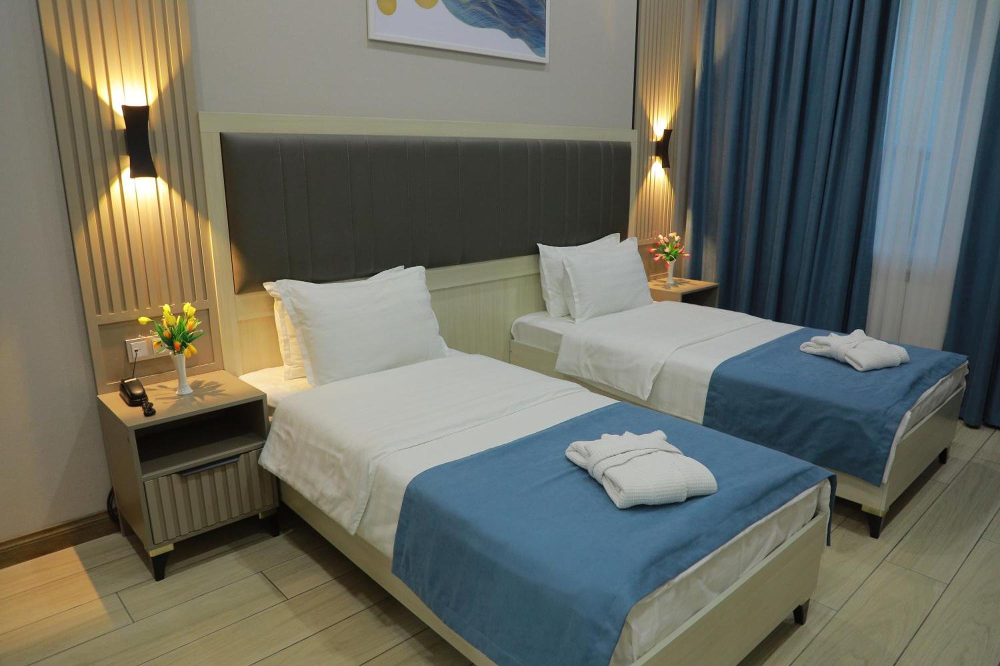 Human Hotel Tashkent Esterno foto