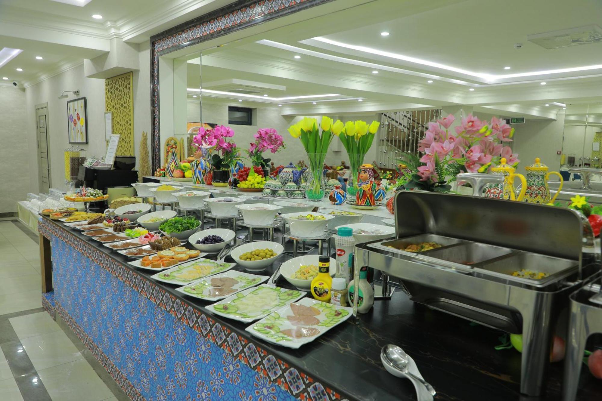 Human Hotel Tashkent Esterno foto