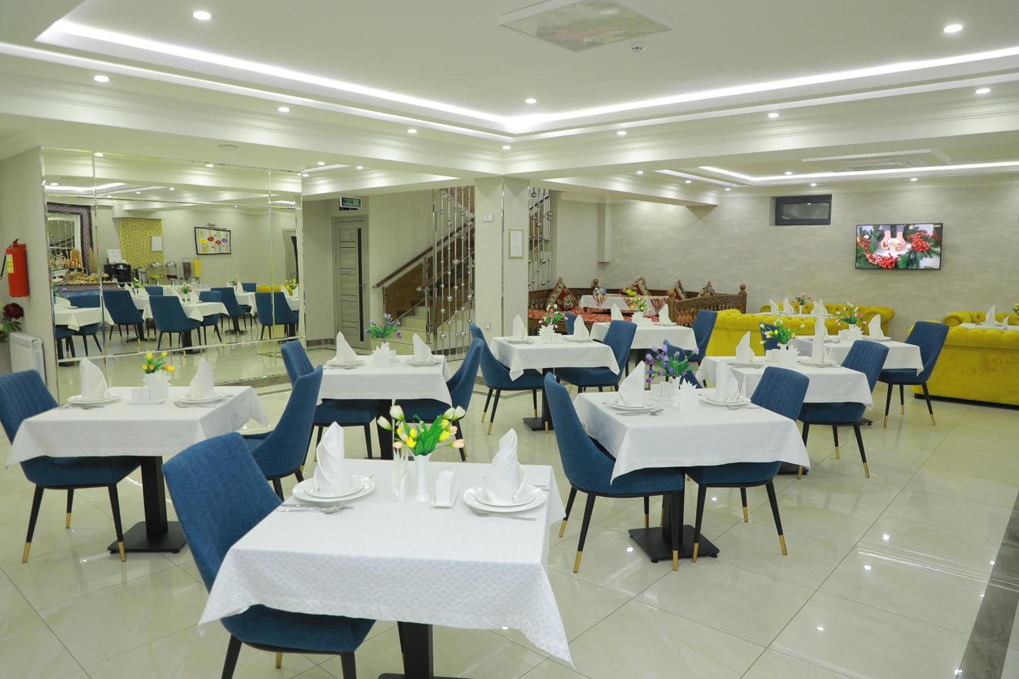 Human Hotel Tashkent Esterno foto