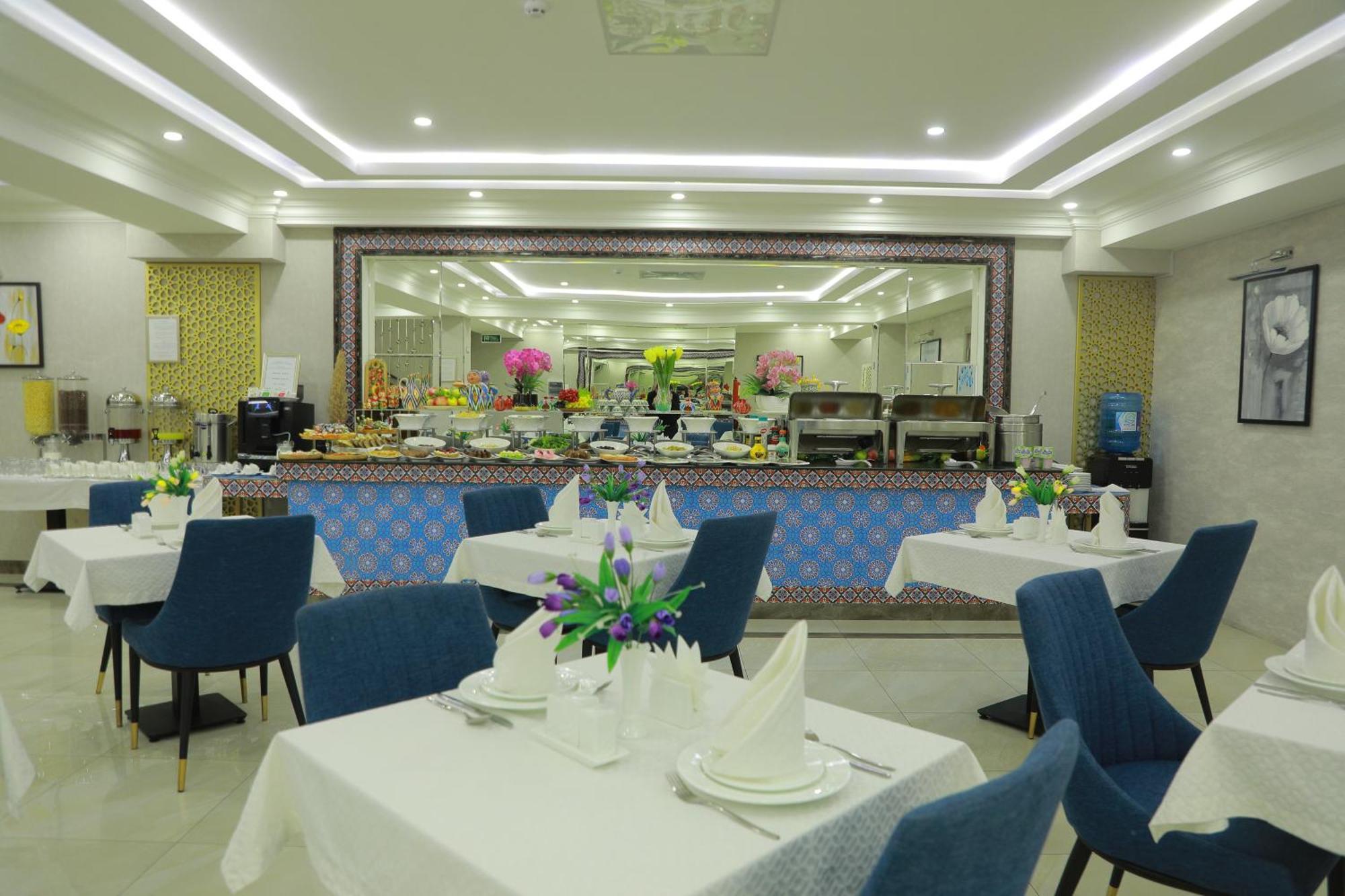 Human Hotel Tashkent Esterno foto