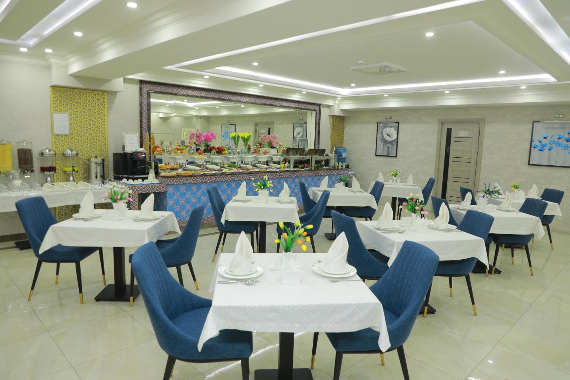 Human Hotel Tashkent Esterno foto