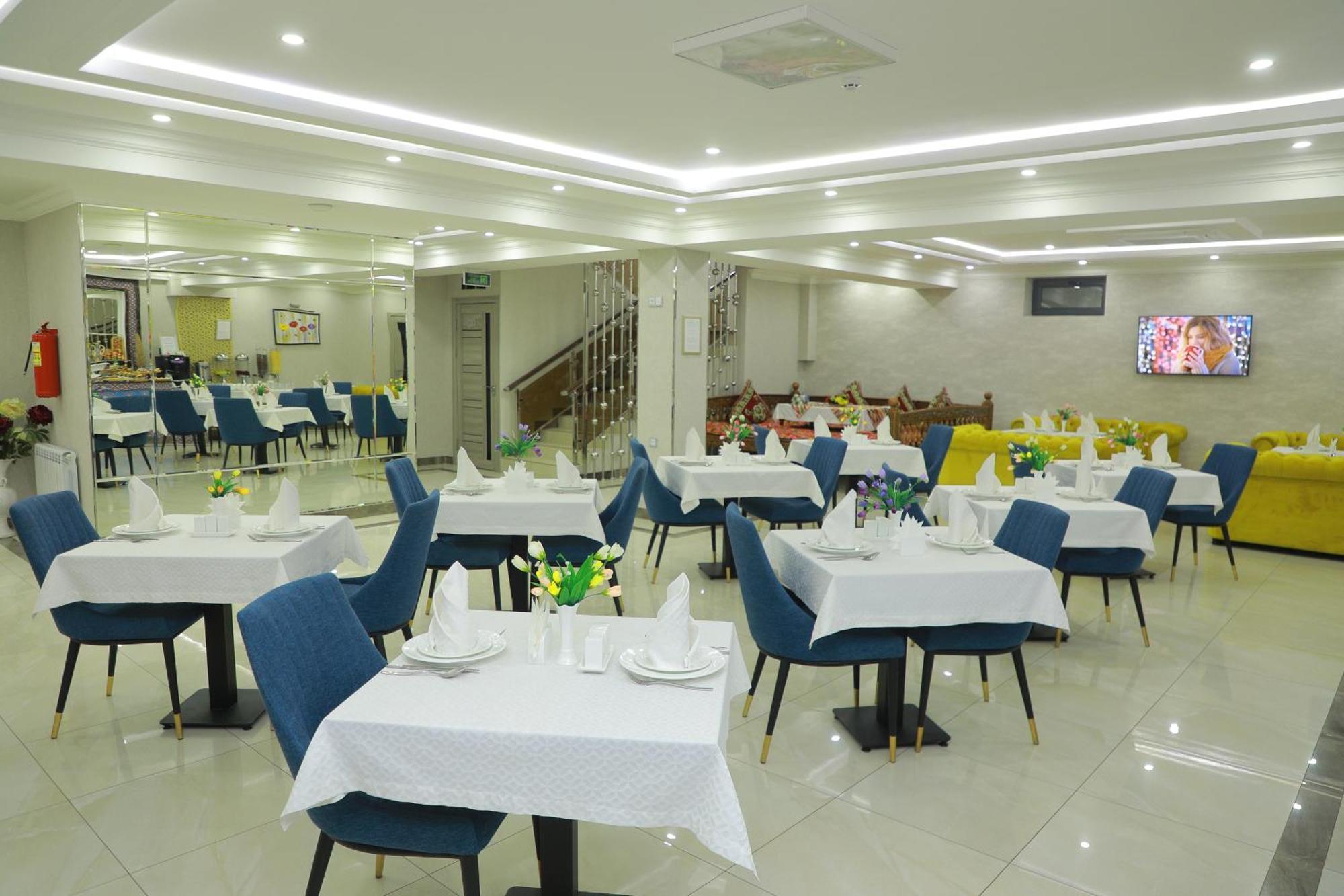 Human Hotel Tashkent Esterno foto