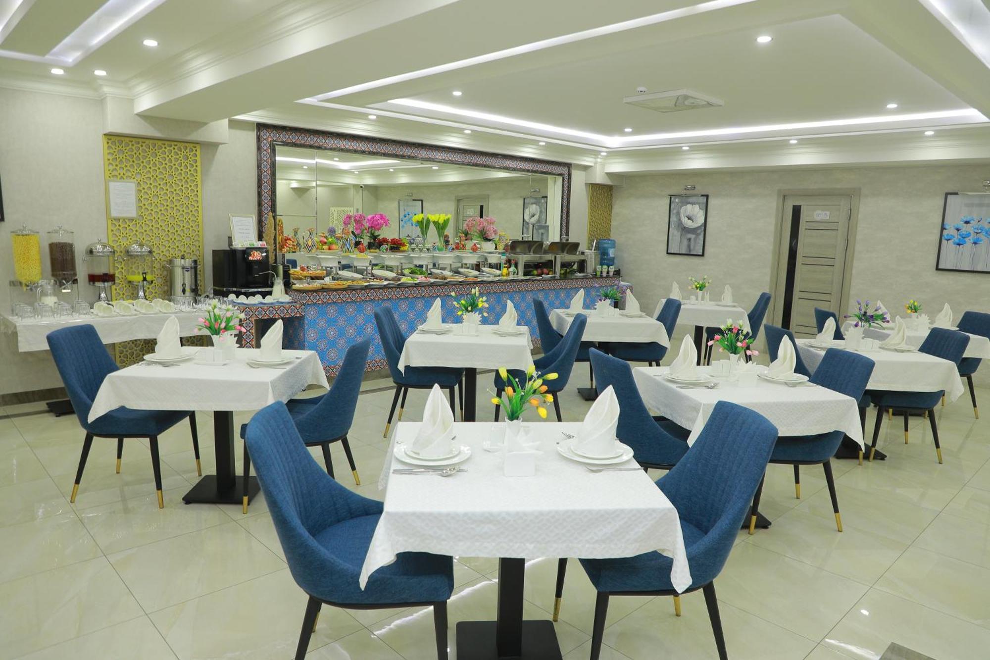 Human Hotel Tashkent Esterno foto