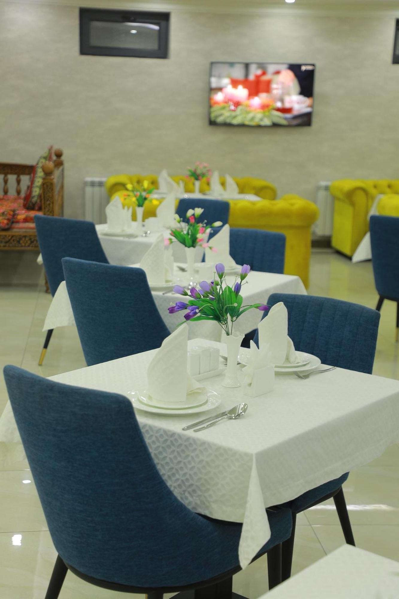Human Hotel Tashkent Esterno foto