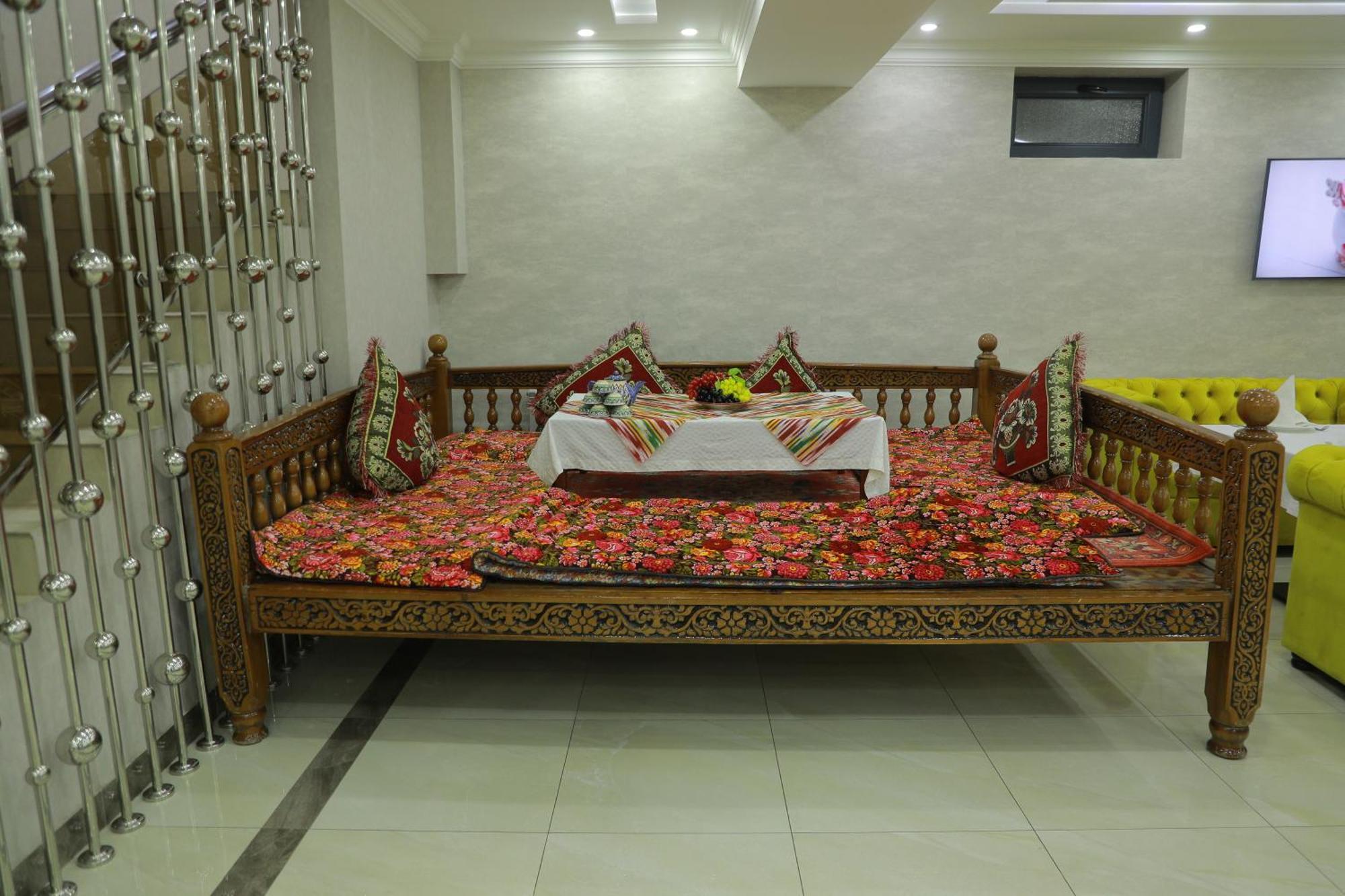 Human Hotel Tashkent Esterno foto