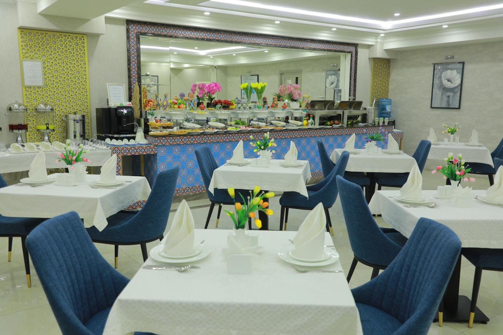 Human Hotel Tashkent Esterno foto